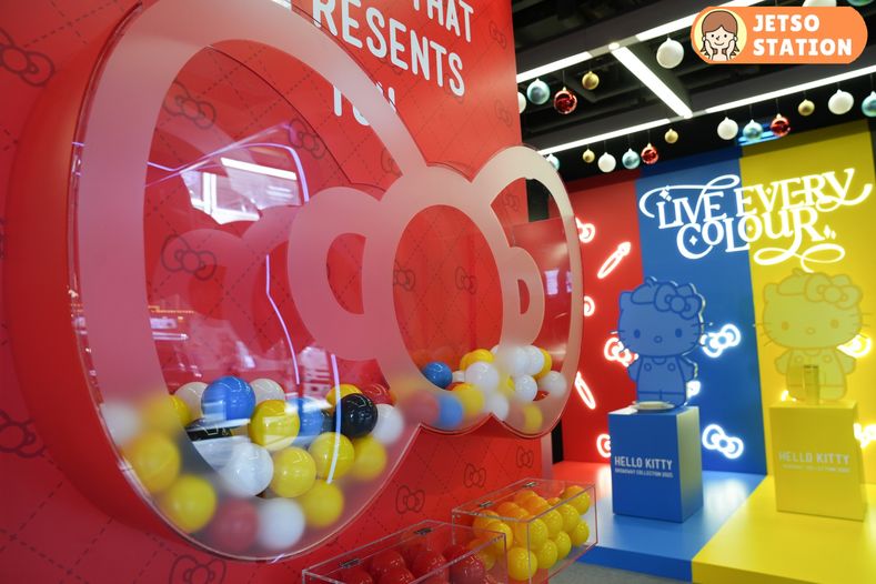 百老滙期間限定 免費送HELLO KITTY 聯乘小禮品